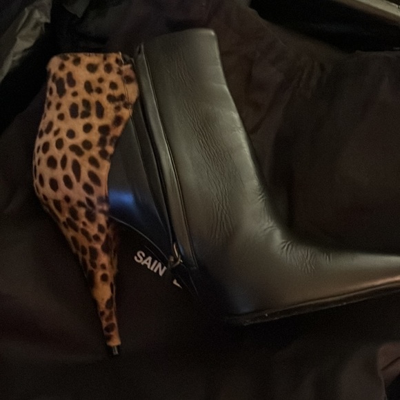 Saint Laurent pony hair booties - Picture 4 of 7